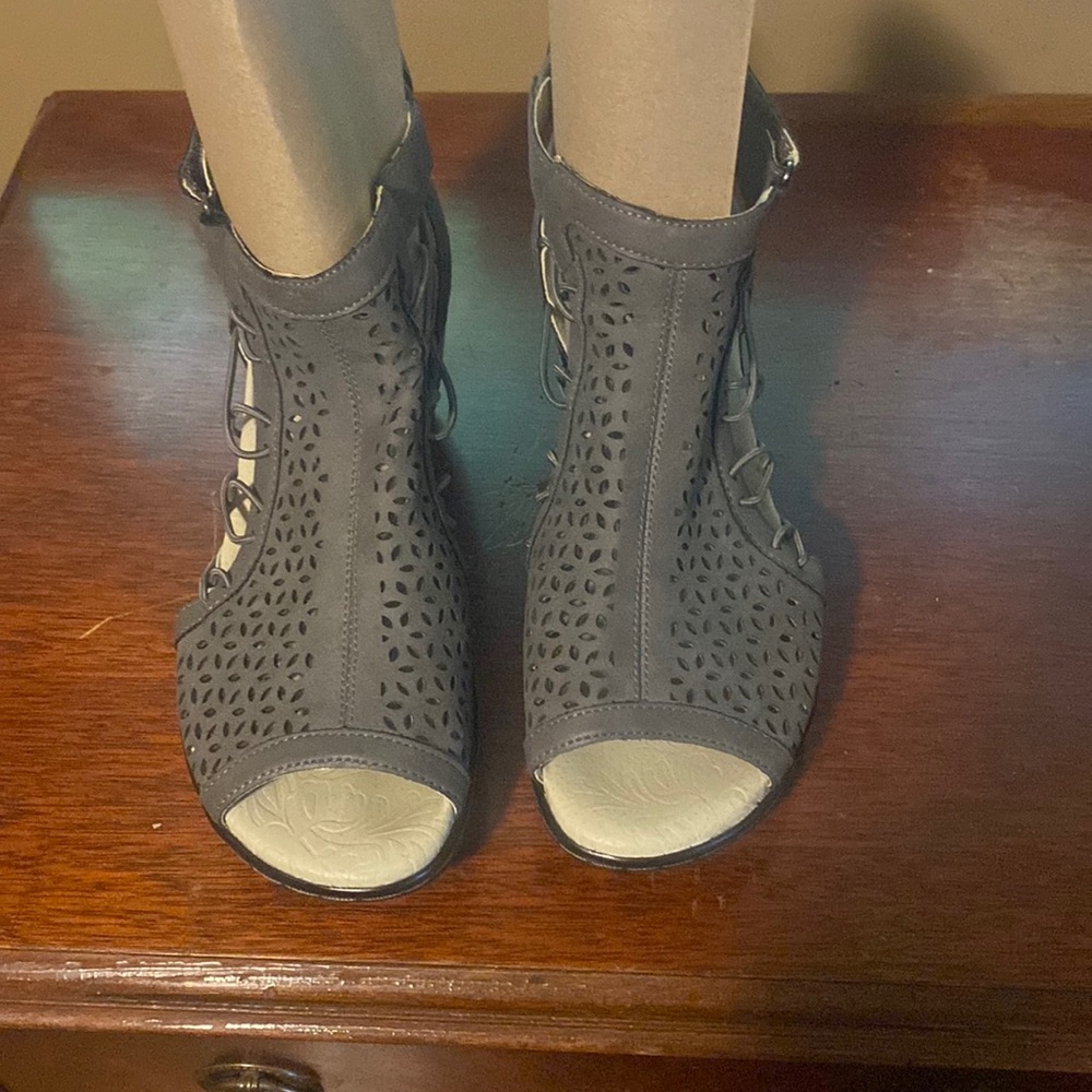 Gray Wedges | 6.5